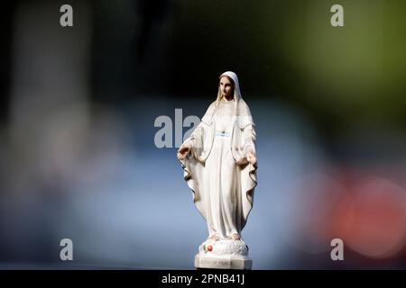 Figurine Virgin Mary en voiture. Ho Chi Minh ville. Vietnam. Banque D'Images