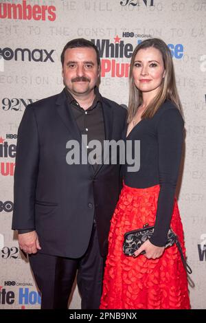 NEW YORK, NEW YORK - 17 AVRIL : David Krumholtz et Vanessa Britting assistent à la première de la Maison Blanche des plombiers de la chaîne HBO à New York, au 92nd, rue y, sur 17 avril 2023, à New York. (Photo par Ron Adar / SOPA Images / Sipa USA) Banque D'Images