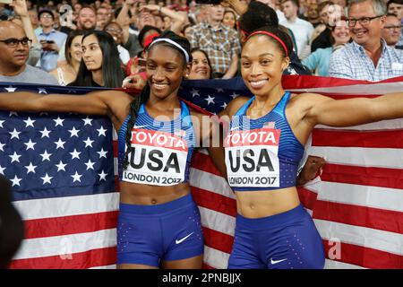 Allyson Felix avec le drapeau des États-Unis aux Championnats du monde d'athlétisme de Londres 2017. Banque D'Images