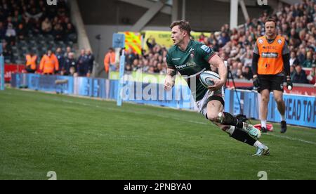 16.04.2023 Leicester, Angleterre. Rugby Union. Chris Ashton marque son essai de 100th (un record de Premiership) lors du match de Premiership Gallagher joué entre Leicester Tigers et Exeter Chiefs au Mattioli Woods Welford Road Stadium, Leicester. © Phil Hutchinson Banque D'Images