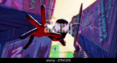 Spider-Man à travers le verset araignée Miles Morales Banque D'Images