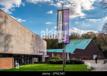 Académie des Arts, Hanseatenweg 10, Hansaviertel, Berlin. Filiale de Berlin Ouest construite dans le style Brutalisme par l'architecte Werner Düttmann en 1960 Banque D'Images