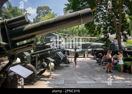 Matériel militaire américain à la vue de la guerre du Vietnam, musée à Ho Chi Minh ville. Banque D'Images