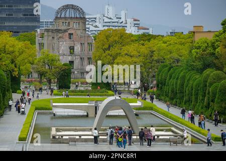 Hiroshima, Japon - 17 avril 2023 : le Mémorial de la paix d'Hiroshima, aujourd'hui communément appelé Dôme de la bombe atomique à Hiroshima, au Japon. Banque D'Images