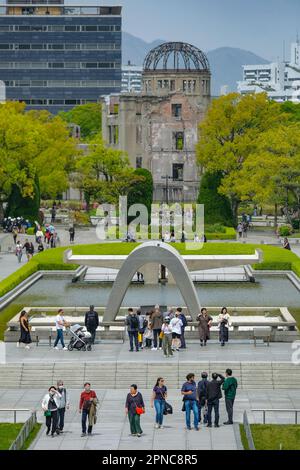 Hiroshima, Japon - 17 avril 2023 : le Mémorial de la paix d'Hiroshima, aujourd'hui communément appelé Dôme de la bombe atomique à Hiroshima, au Japon. Banque D'Images