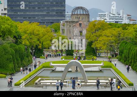 Hiroshima, Japon - 17 avril 2023 : le Mémorial de la paix d'Hiroshima, aujourd'hui communément appelé Dôme de la bombe atomique à Hiroshima, au Japon. Banque D'Images