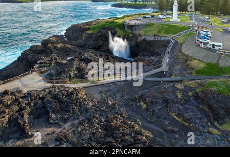 Prises de vue par drone en Australie dans l'État de Nouvelle-Galles du Sud à Kiama Blowhole et Lighthouse Banque D'Images