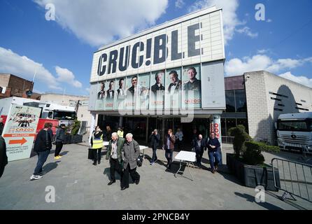 Vue sur le Crucible Theatre, stade du Championnat du monde de Snooker de Cazoo, au Crucible Theatre, Sheffield. Date de la photo: Mardi 18 avril 2023. Banque D'Images