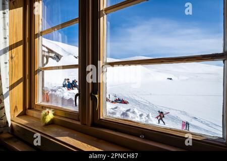 Une vue de l'intérieur de l'hébergement DNT Rondvassbu Lodge dans le parc national de Rondane, Norvège Banque D'Images