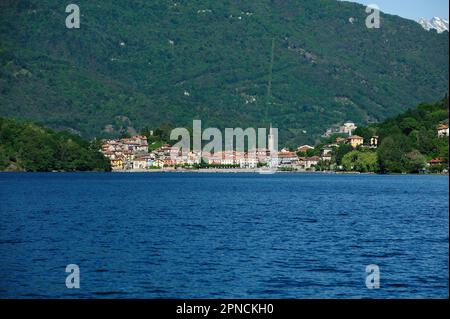 Mergozzo est une petite ville située sur les rives du lac Mergozzo, en bordure du lac majeur. Mergozzo, Cusio Ossola Verbano, Piémont, Italie, Europe Banque D'Images