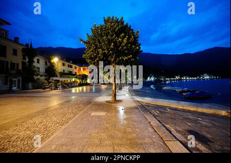 Mergozzo est une petite ville située sur les rives du lac Mergozzo, en bordure du lac majeur. Mergozzo, Cusio Ossola Verbano, Piémont, Italie, Europe Banque D'Images