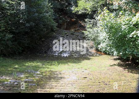 Weir par Roddlesworth Reservoir Roddlesworth Lancashire Anglais Banque D'Images