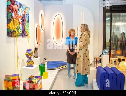 La reine Maxima des pays-Bas à la Fondazione Riccardo Catella à Milan, sur 18 avril 2023, pour visiter une exposition sur l'utilisation des matériaux et les applications innovantes des techniques traditionnelles. Elle rencontre plusieurs designers hollandais ici, pendant la semaine du design de Milan 2023 photo: Albert Nieboer / pays-Bas OUT / point de vue OUT Banque D'Images