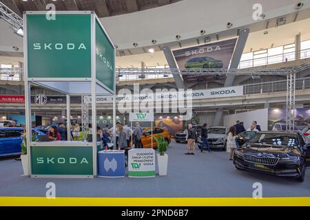 Belgrade, Serbie - 22 mars 2023 : stand de l'exposition de voitures Skoda tchèque au salon international de l'automobile. Banque D'Images