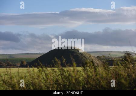 Silbury Hill le 11th novembre 2022 à West Kennett, dans le Wiltshire, en Angleterre. Crédit : nouvelles SMP Banque D'Images