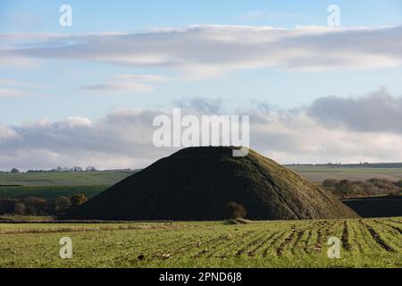 Silbury Hill le 11th novembre 2022 à West Kennett, dans le Wiltshire, en Angleterre. Crédit : nouvelles SMP Banque D'Images