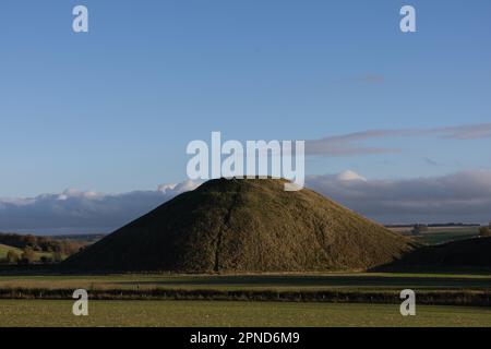 Silbury Hill le 11th novembre 2022 à West Kennett, dans le Wiltshire, en Angleterre. Crédit : nouvelles SMP Banque D'Images