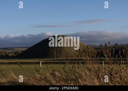 Silbury Hill le 11th novembre 2022 à West Kennett, dans le Wiltshire, en Angleterre. Crédit : nouvelles SMP Banque D'Images