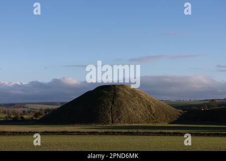 Silbury Hill le 11th novembre 2022 à West Kennett, dans le Wiltshire, en Angleterre. Crédit : nouvelles SMP Banque D'Images