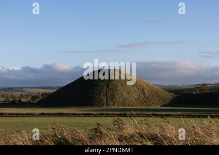 Silbury Hill le 11th novembre 2022 à West Kennett, dans le Wiltshire, en Angleterre. Crédit : nouvelles SMP Banque D'Images