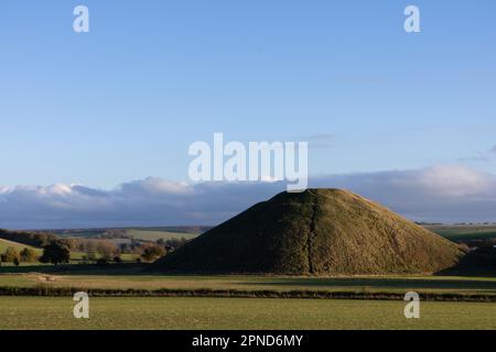 Silbury Hill le 11th novembre 2022 à West Kennett, dans le Wiltshire, en Angleterre. Crédit : nouvelles SMP Banque D'Images