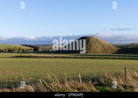 Silbury Hill le 11th novembre 2022 à West Kennett, dans le Wiltshire, en Angleterre. Crédit : nouvelles SMP Banque D'Images