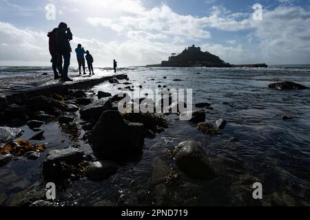 Mont St Micheal à marée haute le 30th octobre 2022. St Micheal's Mount est une île marémotrice située dans la baie de Mount, en Cornouailles, en Angleterre. Crédit : nouvelles SMP Banque D'Images