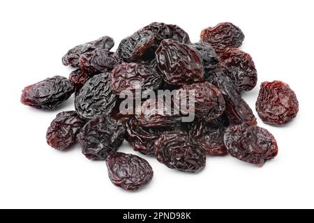 Tas de raisins secs de flamme noirs du Chili fermé isolé sur fond blanc Banque D'Images