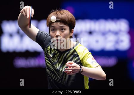 Macao, Chine. 18th avril 2023. Doo Hoi Kem de Hong Kong en Chine sert pendant le match des femmes célibataires de 32 contre Chen Meng de Chine aux champions de la WTT Macao 2023 à Macao, Chine du Sud, 18 avril 2023. Crédit: Cheong Kam Ka/Xinhua/Alay Live News Banque D'Images