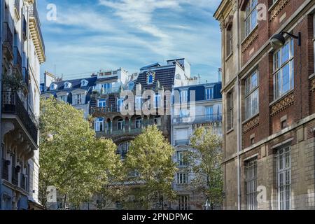 Paris, belles façades Haussmann dans un quartier luxueux de la capitale, avenue de Breteuil Banque D'Images