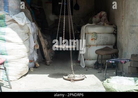 Ancienne échelle sur le bazar ou le magasin de marché à Souk à Damas Banque D'Images