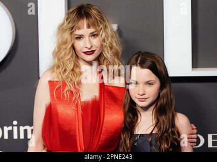 (De gauche à droite) Ashleigh Cummings et Caoilinn Springall, assiste à la première mondiale de la nouvelle série Amazon Prime Video Citadel au Theatre Royal, Drury Lane, à Londres. Date de la photo: Mardi 18 avril 2023. Banque D'Images