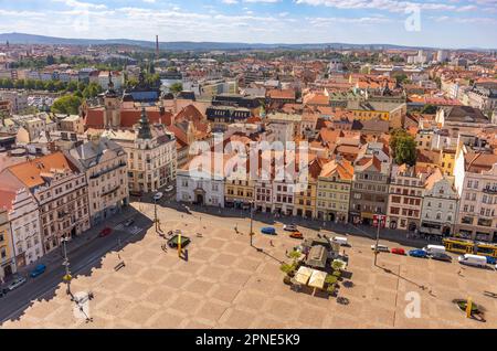 PILSEN, RÉPUBLIQUE TCHÈQUE, EUROPE - antenne de bâtiments sur la place principale de Pilsen. Namesti Republiky Plzen. Banque D'Images