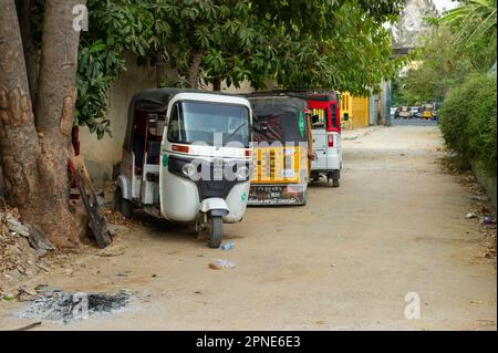 Phnom Penh Tuc Tuc chauffeurs en attente pour affaires Banque D'Images