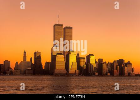 Historique 1988 TWIN TOWERS (©MINORU YAMASAKI 1973) CENTRE-VILLE RIVIÈRE HUDSON MANHATTAN NEW YORK USA Banque D'Images