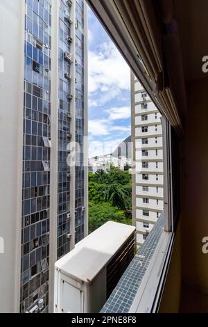 Quartier de Leblon vu de la fenêtre d'un bâtiment à Rio de Janeiro, Brésil. Banque D'Images