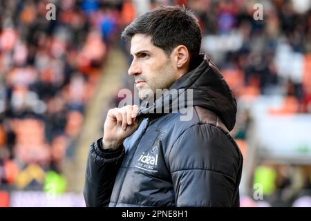 West Bromwich Albion Manager Carlos Corberan pendant le match de championnat Sky Bet Blackpool vs West Bromwich Albion à Bloomfield Road, Blackpool, Royaume-Uni, 18th avril 2023 (photo de Ben Roberts/News Images) Banque D'Images