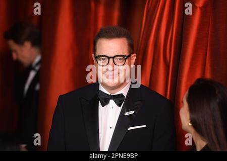 12 mars 2023, Hollywood, Californie, États-Unis: L'acteur américain-canadien BRENDAN FRASER, 54 ans, souriant et regarde le dapper en smoking noir comme il est nommé meilleur acteur pour la baleine aux Oscars, lors des arrivées de tapis rouge pour les Oscars 95th Academy Awards. Brendan James Fraser est un acteur américano-canadien connu pour ses rôles de premier plan dans les blockbusters, les comédies et les films dramatiques. Diplômé du Cornish College of the Arts en 1990, il fait ses débuts dans le film Dogfight. Fraser a fait sa percée en 1992 avec la comédie Encino Man et The Drama School ties. (Image de crédit : © Kevin Sullivan/ZUMA P Banque D'Images