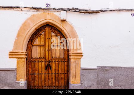 Détail des portes de la maison. Quartier médiéval d'Albuquerque. Quartier médiéval 'Villa Adentro'. Villa Adentro ou Barrio de la Teta Negra. Alburquer Banque D'Images