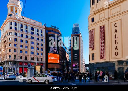 La place Callao, Plaza del Callao, est située dans le centre de la capitale espagnole de Madrid. Situé dans un quartier très commercial de la ville, le ped Banque D'Images