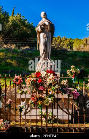 Virgen de Despeñaperros, statue de la vierge située à côté de l'ancienne route nationale N4a vers l'Andalousie. Mémorial María Josefa Segovia. Santa Elena, Banque D'Images