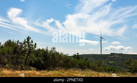 Projet d'énergie éolienne situé dans la campagne nord du Portugal Banque D'Images
