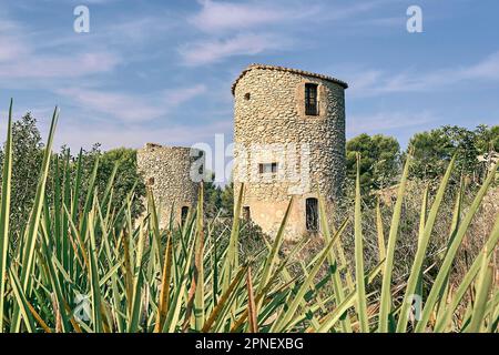 Molins de la Plana, moulins à vent construits entre les XVe et XVIIIe siècles dans le parc naturel de Montgo, à Javea, Alicante, Espagne Banque D'Images