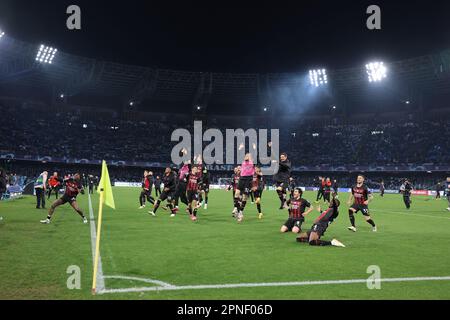 Naples, Italie. 18th avril 2023. Les joueurs de l'AC Milan célèbrent à la suite du coup de sifflet final du match de l'UEFA Champions League au Stadio Diego Armando Maradona, à Naples. Crédit photo à lire: Jonathan Moscrop/Sportimage crédit: Sportimage/Alay Live News Banque D'Images