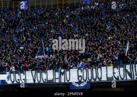 Naples, Italie. 18th avril 2023. Supporters de la SSC Napoli lors du match de l'UEFA Champions League entre Naples et l'AC Milan au Stadio Diego Armando Maradona, Naples, Italie, le 18 avril 2023. Credit: Giuseppe Maffia/Alay Live News Banque D'Images