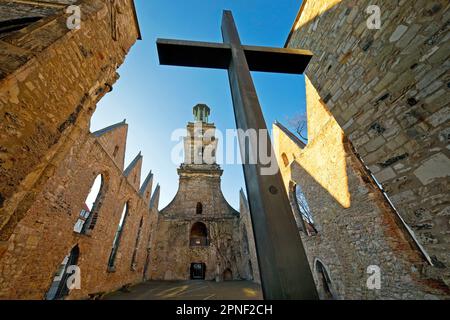 Église Aegidien avec apsis Cross, mémorial de guerre dédié aux victimes de la guerre et de la violence, Allemagne, Basse-Saxe, Hanovre Banque D'Images