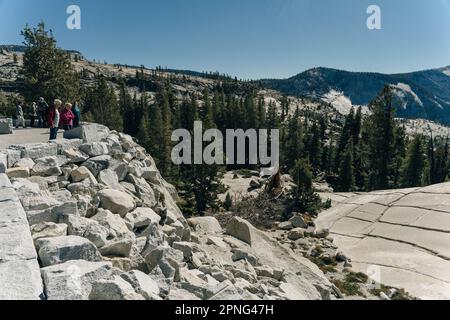 Vue panoramique sur le parc national de Yosemite depuis Olmsted point, États-Unis - septembre 2022. Photo de haute qualité Banque D'Images