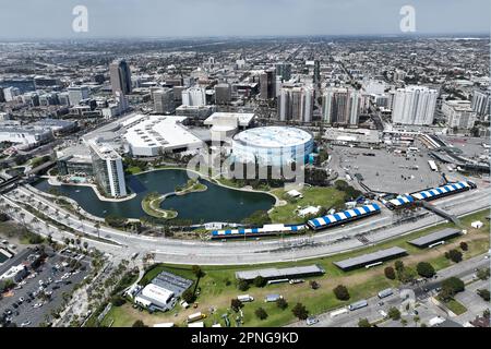 Une vue aérienne du circuit du Grand Prix d'Acura long Beach avec le long Beach Arena, le Centre des congrès et le centre-ville, le lundi 17 avril 2023, à long Beach, Etalonnage Banque D'Images