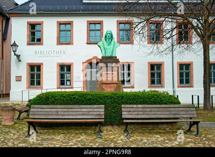 Monument Mathesius, à la mémoire de Johannes Mathesius, compagnon de Martin Luther, Bibliothèque Old Latin School, Rochlitz, Saxe, Allemagne Banque D'Images