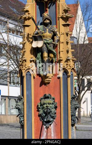 Détail de la fontaine de la boîte à poissons devant l'Hôtel de ville d'Ulm, Ulm, Bade-Wurtemberg, Allemagne Banque D'Images